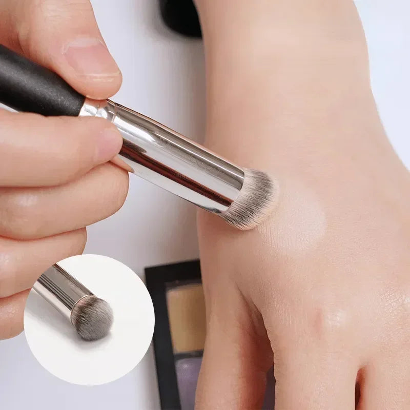 Pro Concealer Brush